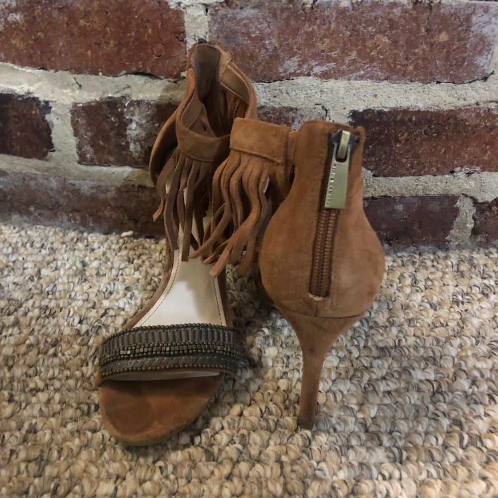 Vince Camuto Fringe Heels size 7.5 - Picture 4 of 7